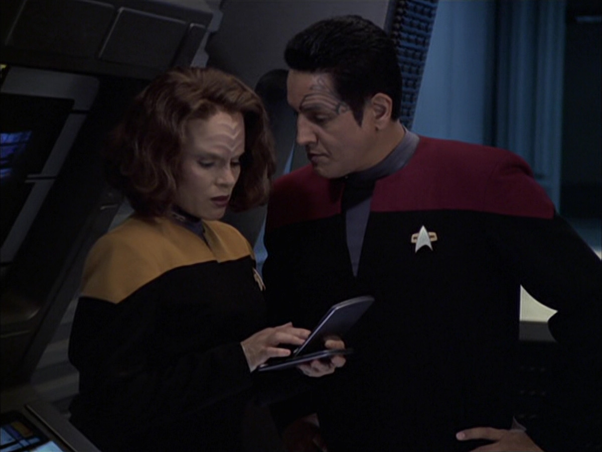 extant_StarTrek_VOY_6x09-TheVoyagerConspiracy_02258.jpg