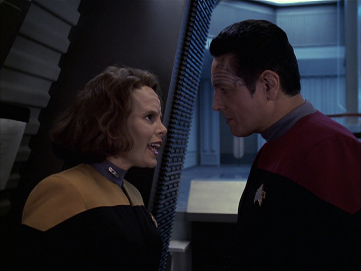 extant_StarTrek_VOY_6x09-TheVoyagerConspiracy_02275.jpg