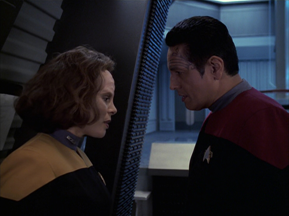 extant_StarTrek_VOY_6x09-TheVoyagerConspiracy_02278.jpg