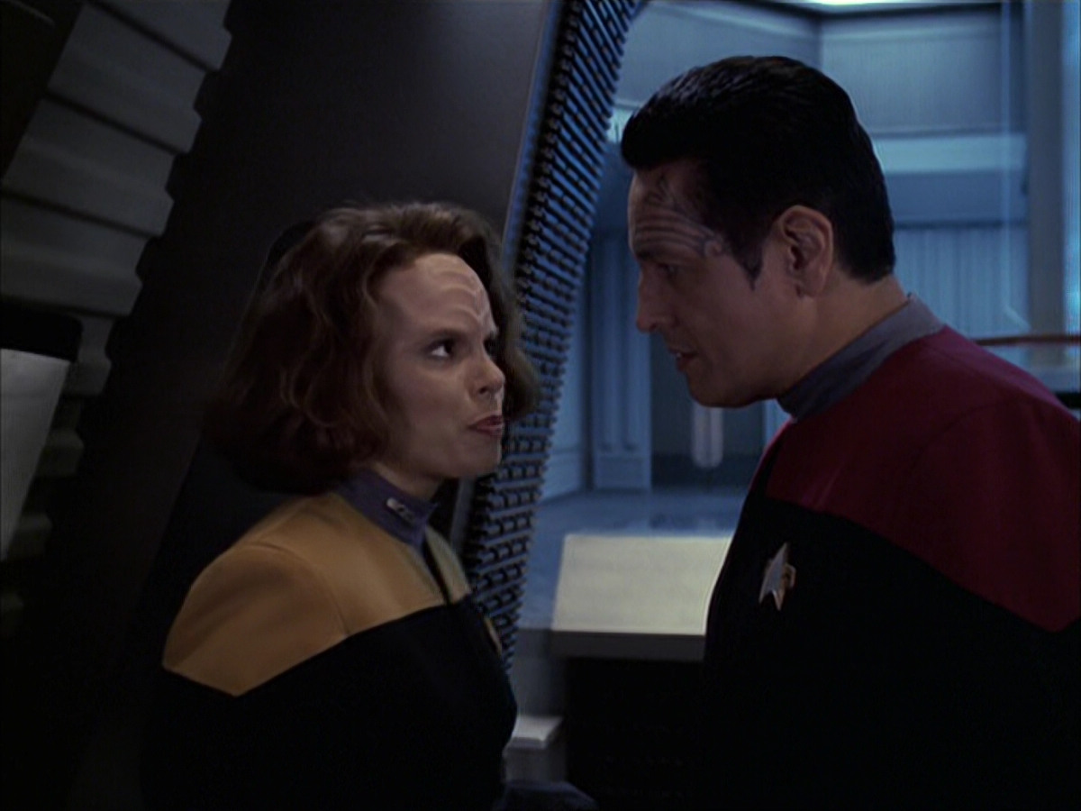 extant_StarTrek_VOY_6x09-TheVoyagerConspiracy_02279.jpg