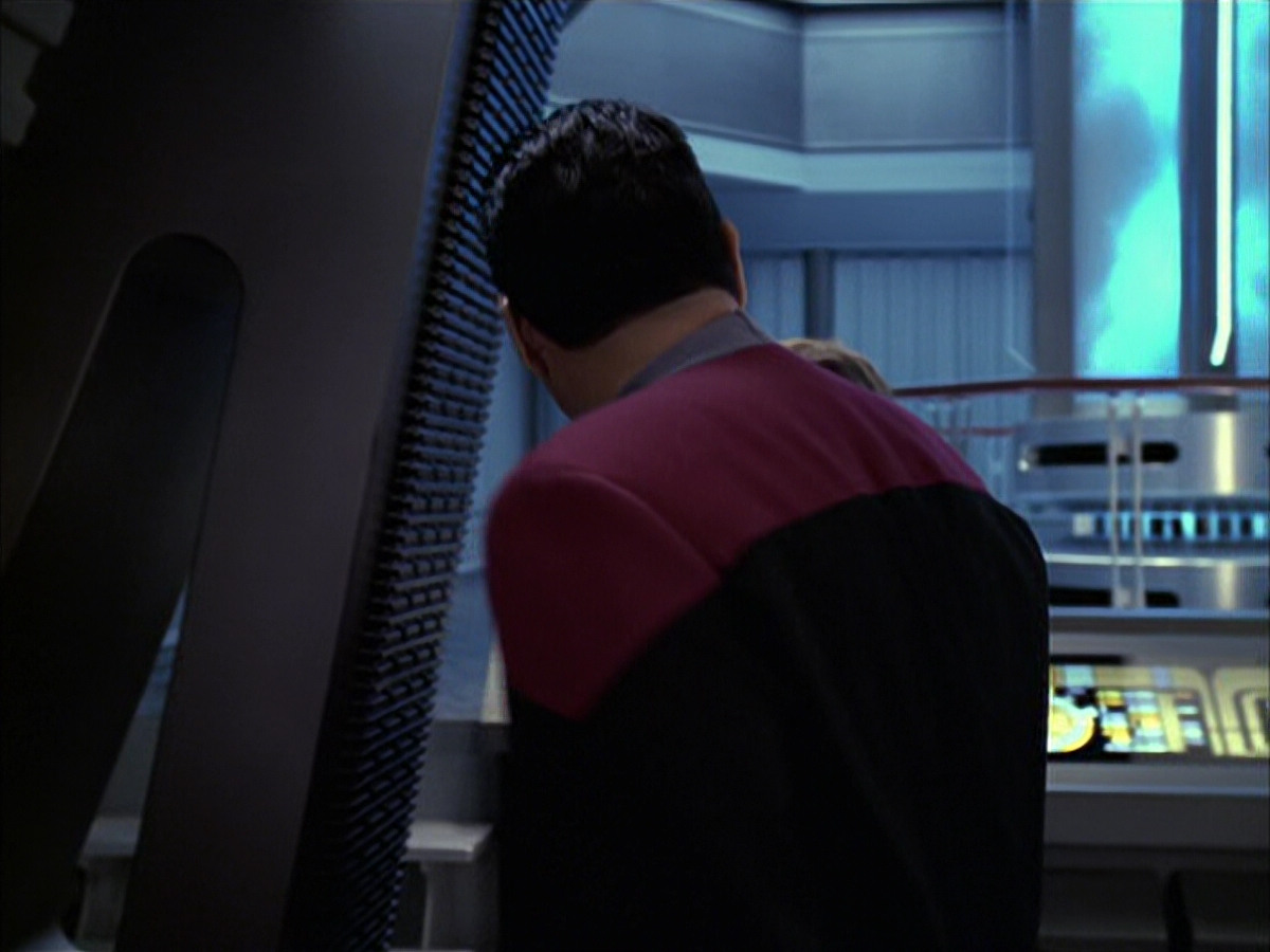 extant_StarTrek_VOY_6x09-TheVoyagerConspiracy_02281.jpg