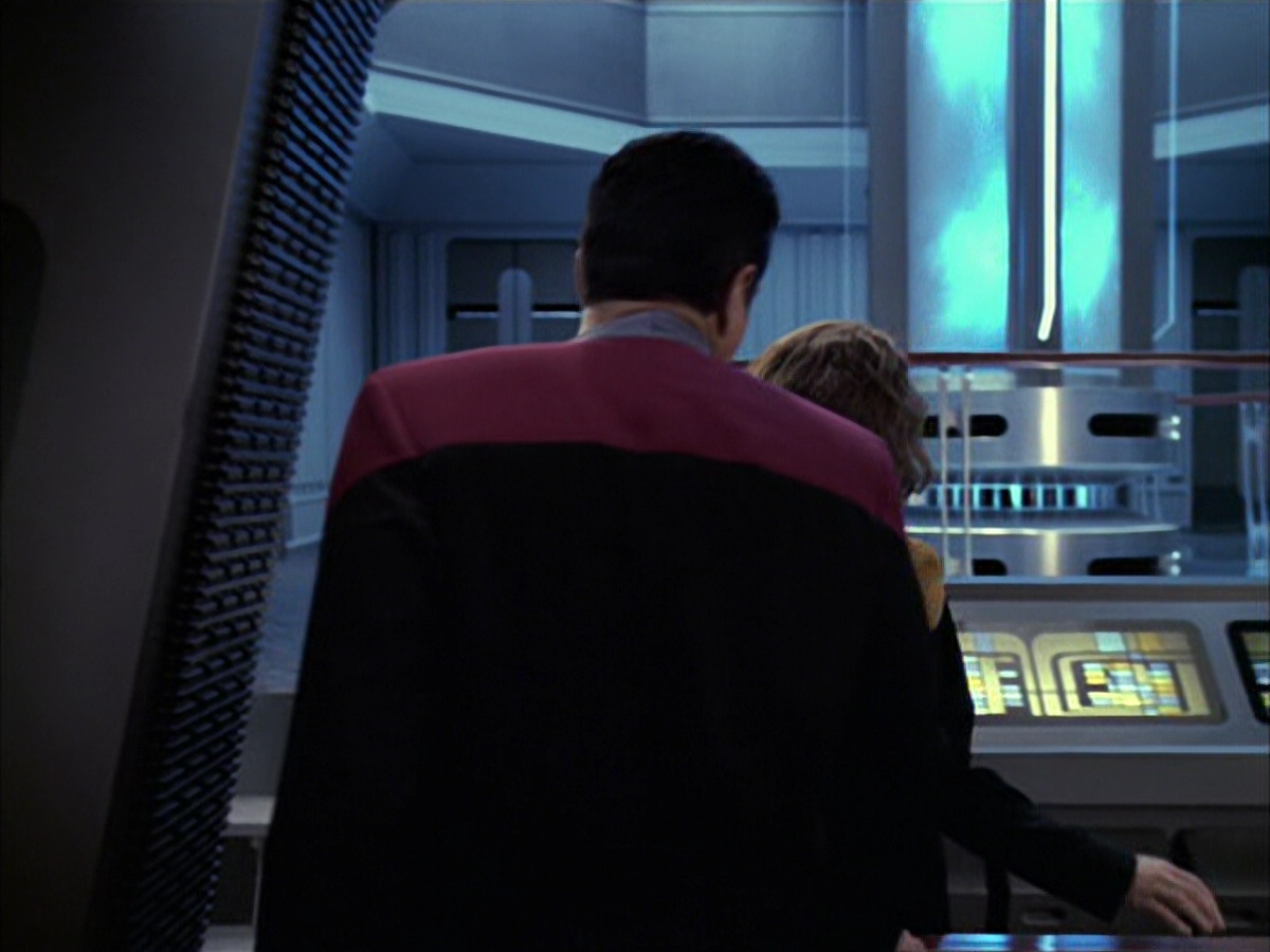 extant_StarTrek_VOY_6x09-TheVoyagerConspiracy_02282.jpg