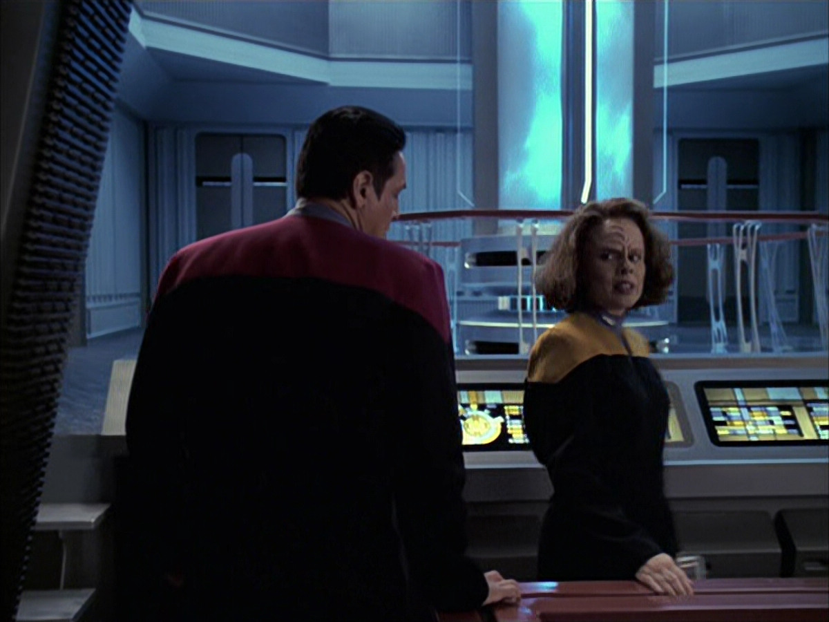 extant_StarTrek_VOY_6x09-TheVoyagerConspiracy_02283.jpg
