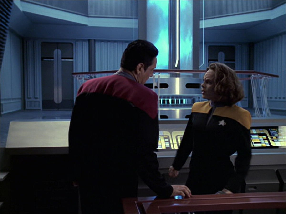 extant_StarTrek_VOY_6x09-TheVoyagerConspiracy_02284.jpg