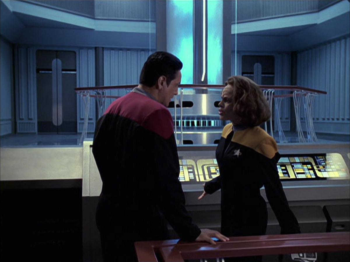 extant_StarTrek_VOY_6x09-TheVoyagerConspiracy_02285.jpg