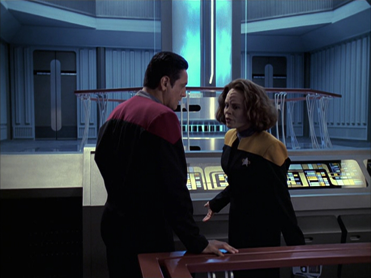 extant_StarTrek_VOY_6x09-TheVoyagerConspiracy_02287.jpg