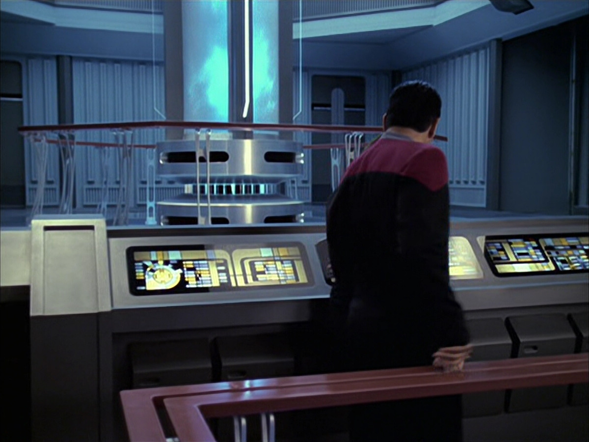 extant_StarTrek_VOY_6x09-TheVoyagerConspiracy_02294.jpg