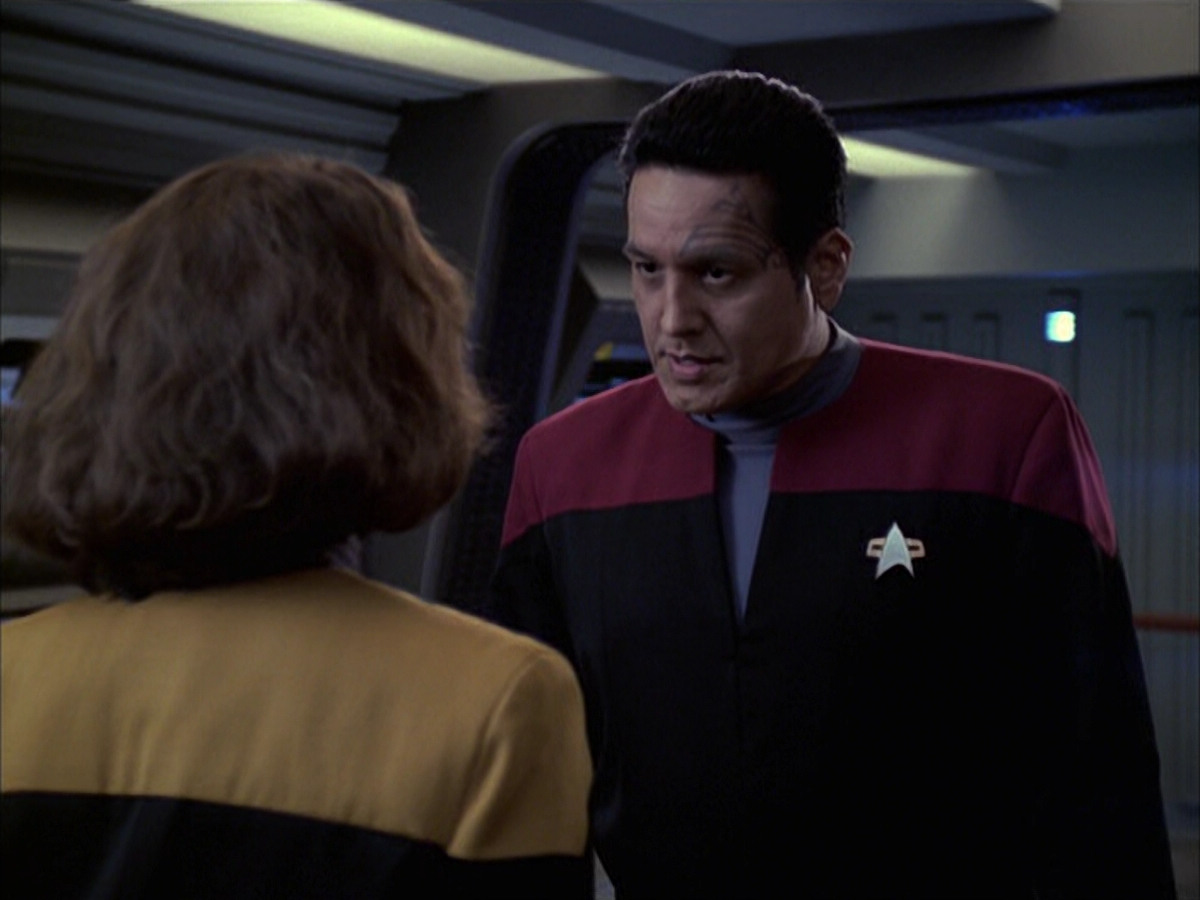 extant_StarTrek_VOY_6x09-TheVoyagerConspiracy_02296.jpg