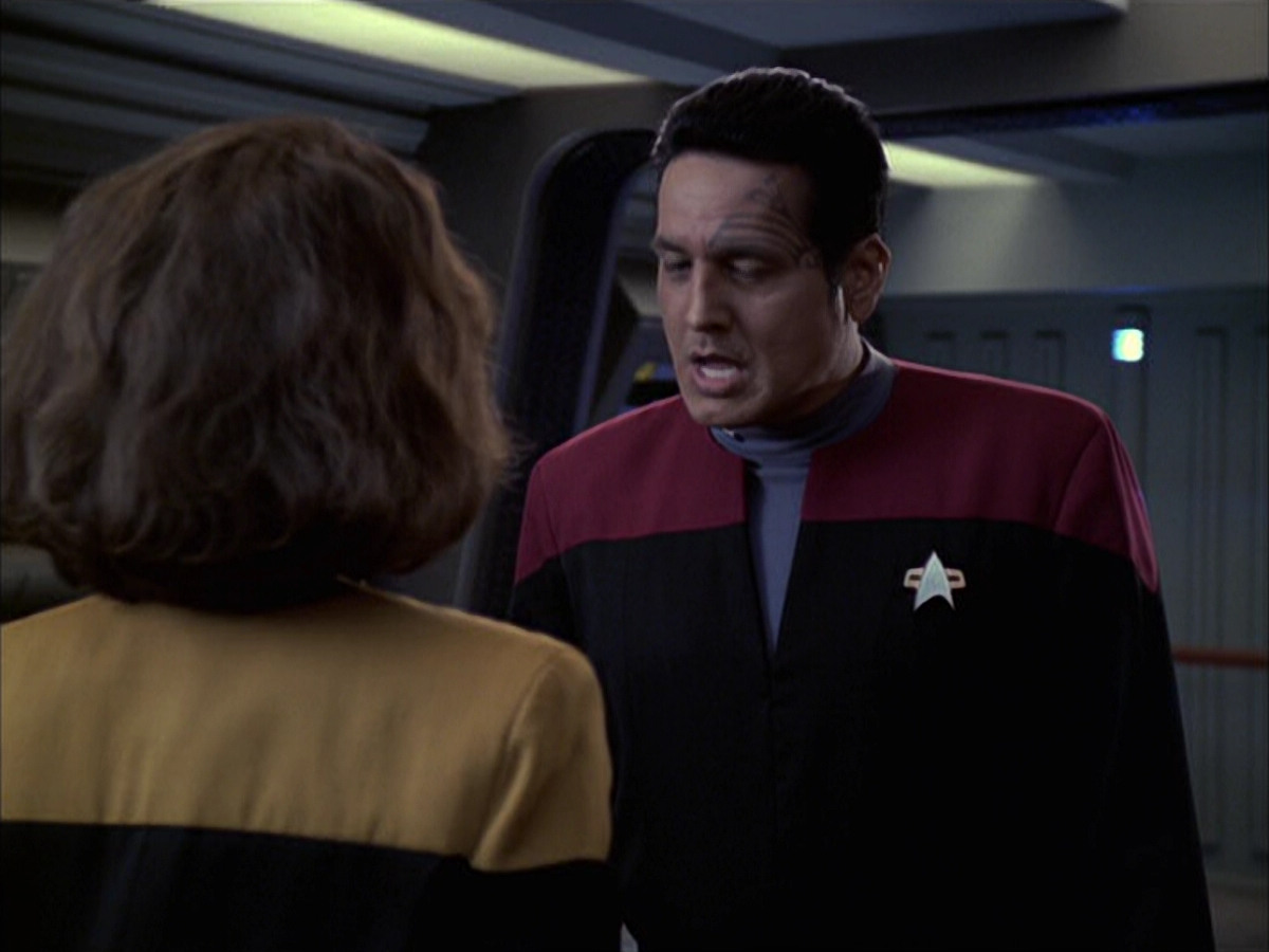extant_StarTrek_VOY_6x09-TheVoyagerConspiracy_02307.jpg