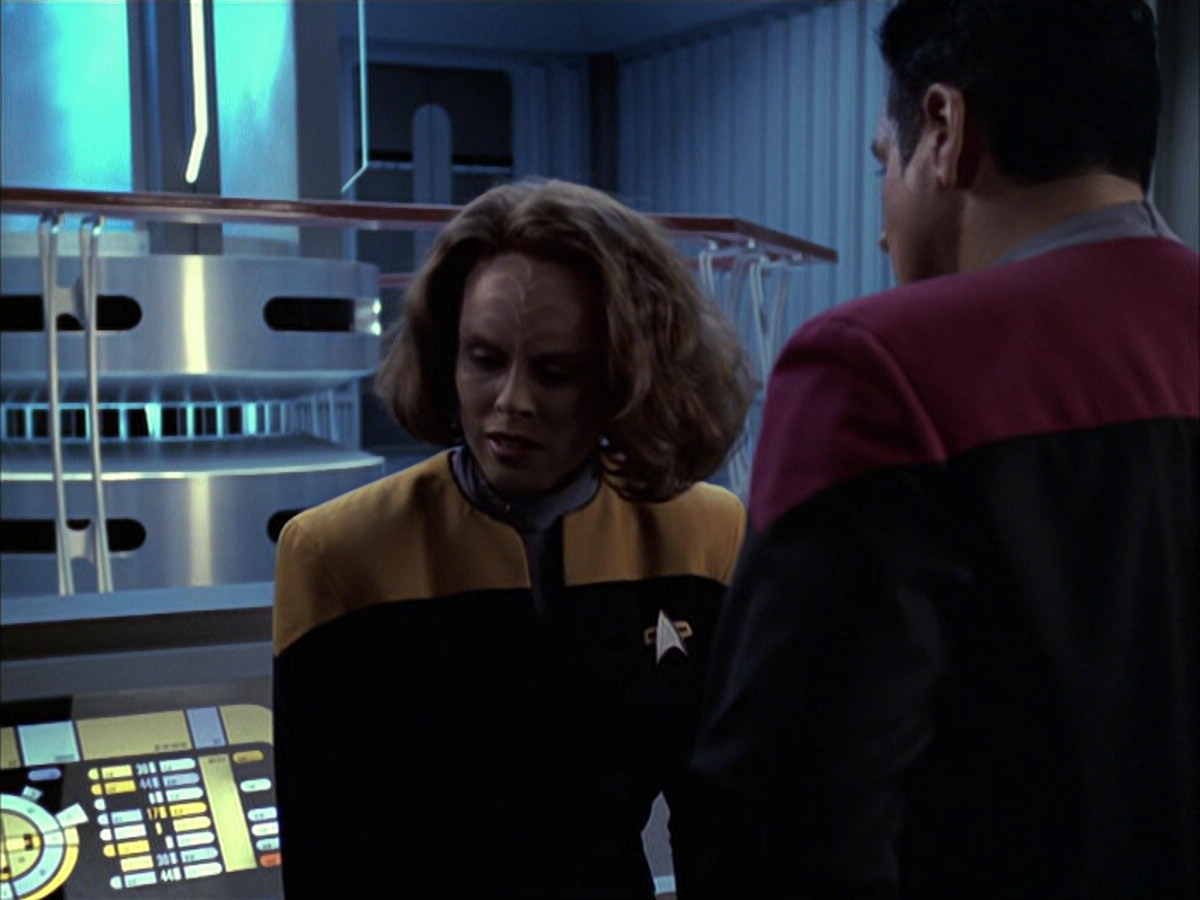 extant_StarTrek_VOY_6x09-TheVoyagerConspiracy_02317.jpg