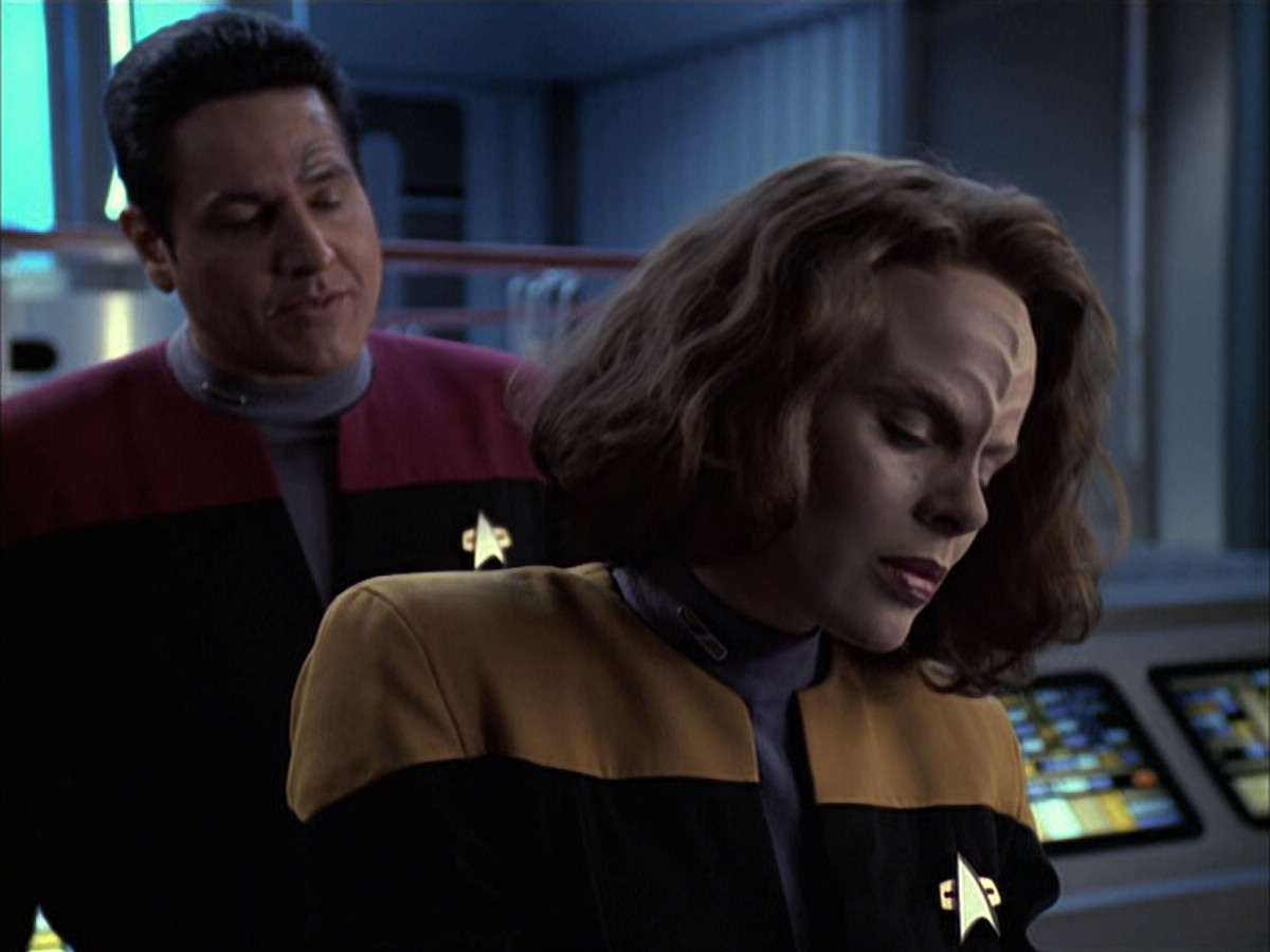 extant_StarTrek_VOY_6x09-TheVoyagerConspiracy_02324.jpg