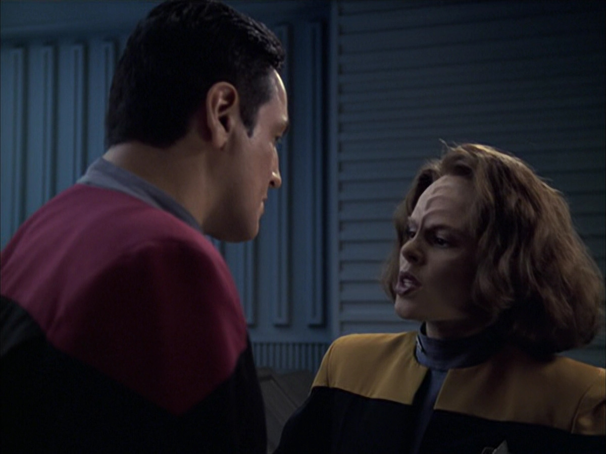 extant_StarTrek_VOY_6x09-TheVoyagerConspiracy_02337.jpg