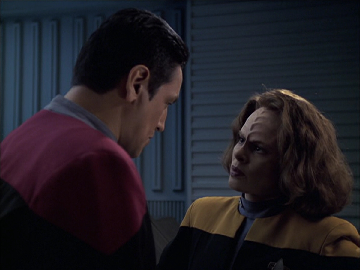 extant_StarTrek_VOY_6x09-TheVoyagerConspiracy_02342.jpg
