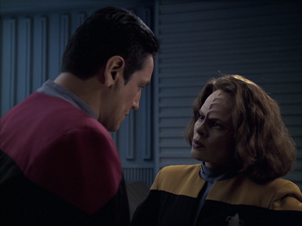 extant_StarTrek_VOY_6x09-TheVoyagerConspiracy_02343.jpg