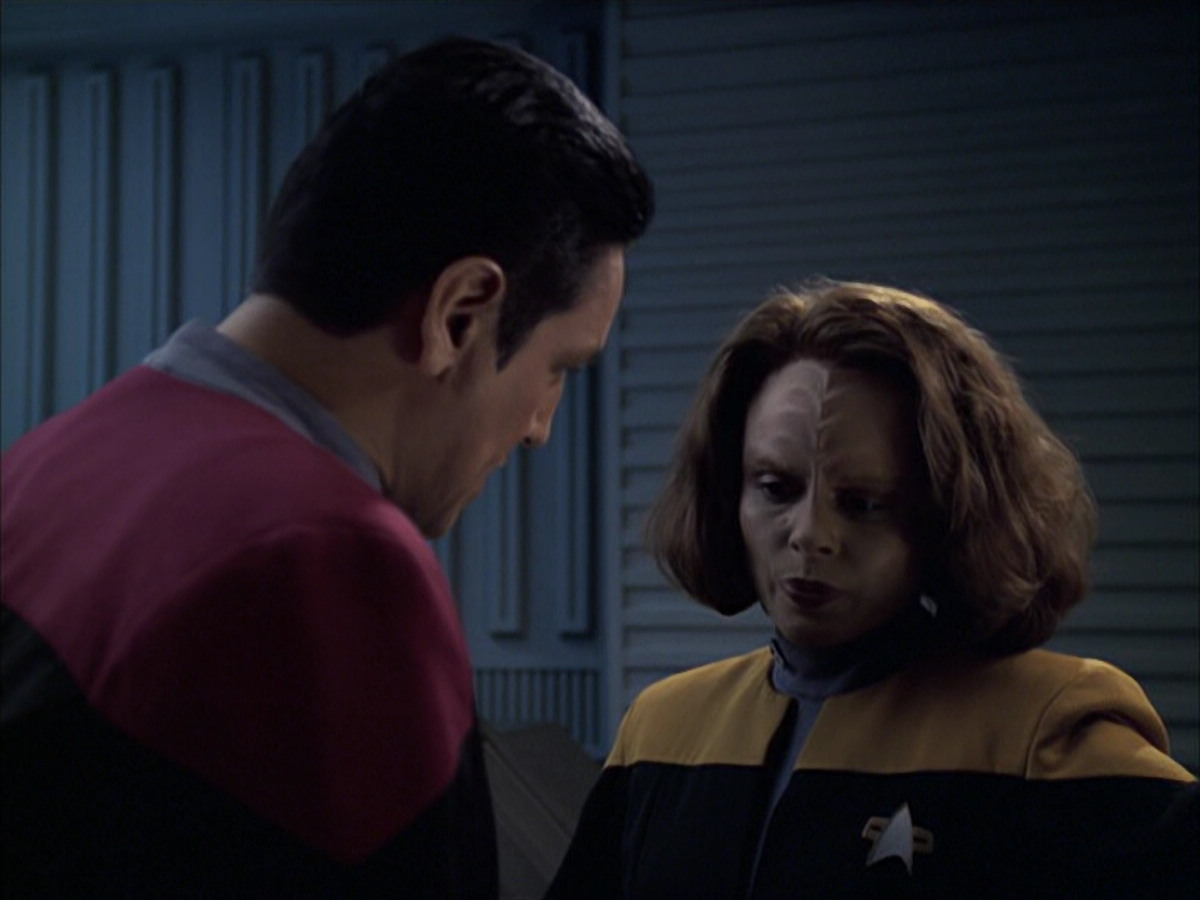 extant_StarTrek_VOY_6x09-TheVoyagerConspiracy_02346.jpg