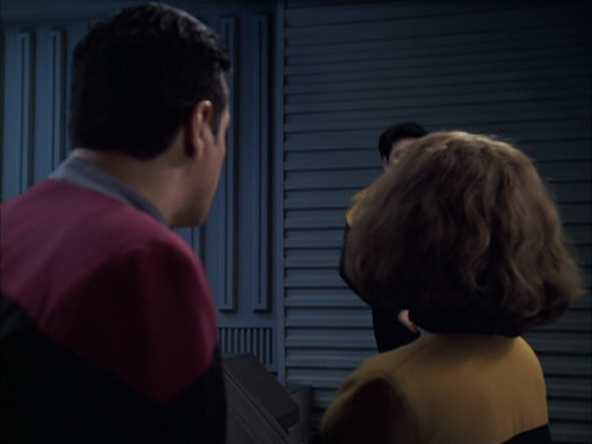extant_StarTrek_VOY_6x09-TheVoyagerConspiracy_02351.jpg