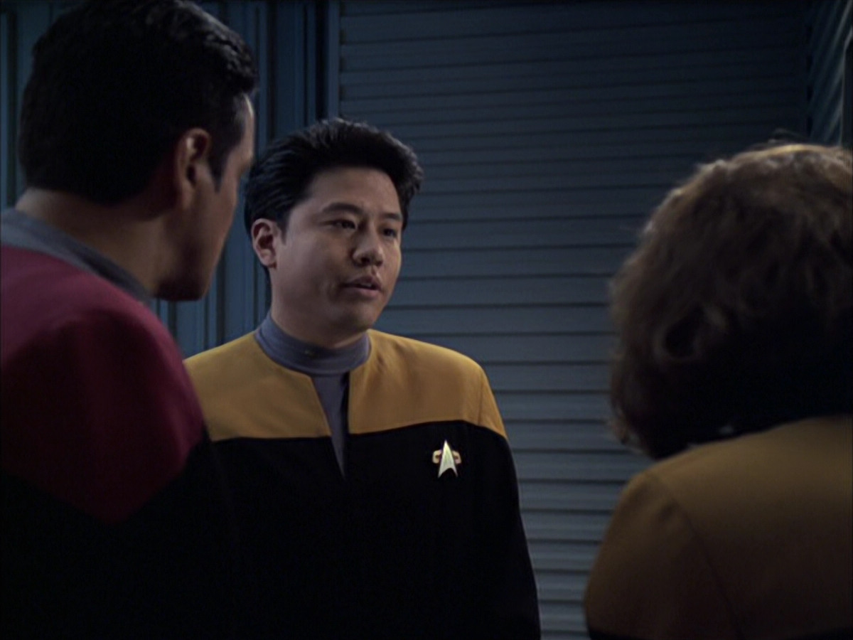 extant_StarTrek_VOY_6x09-TheVoyagerConspiracy_02362.jpg
