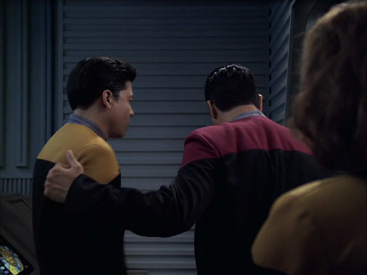 extant_StarTrek_VOY_6x09-TheVoyagerConspiracy_02372.jpg