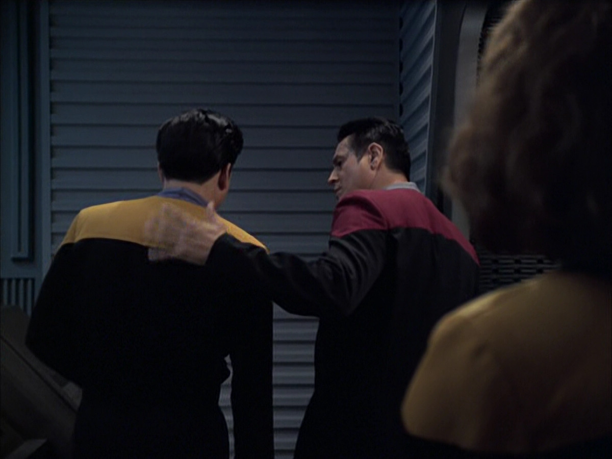 extant_StarTrek_VOY_6x09-TheVoyagerConspiracy_02373.jpg