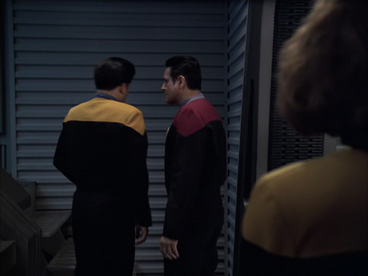 extant_StarTrek_VOY_6x09-TheVoyagerConspiracy_02375.jpg