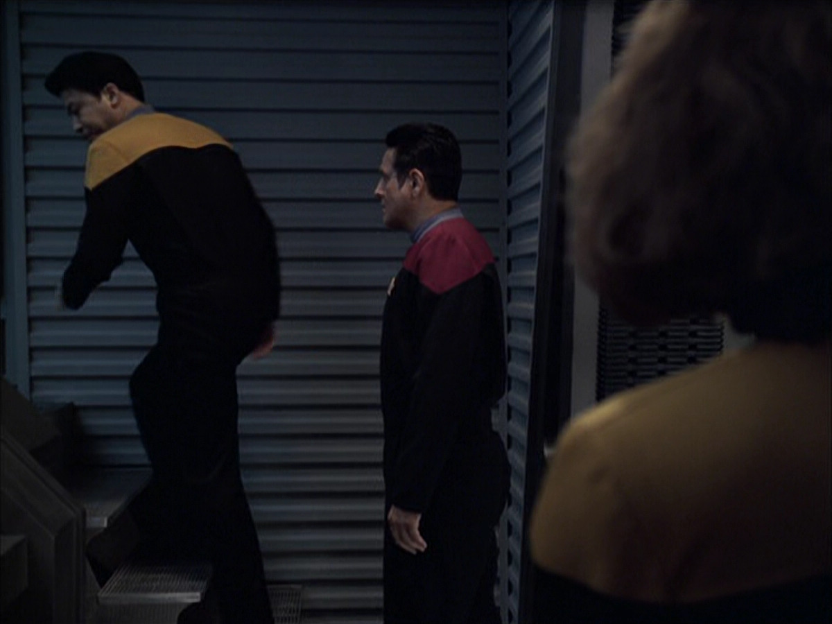 extant_StarTrek_VOY_6x09-TheVoyagerConspiracy_02377.jpg