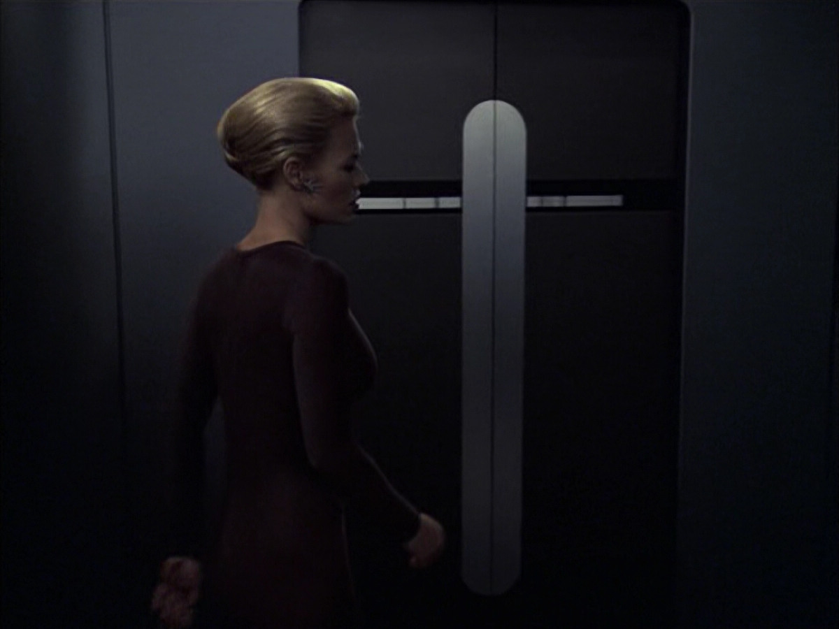 extant_StarTrek_VOY_6x09-TheVoyagerConspiracy_02408.jpg