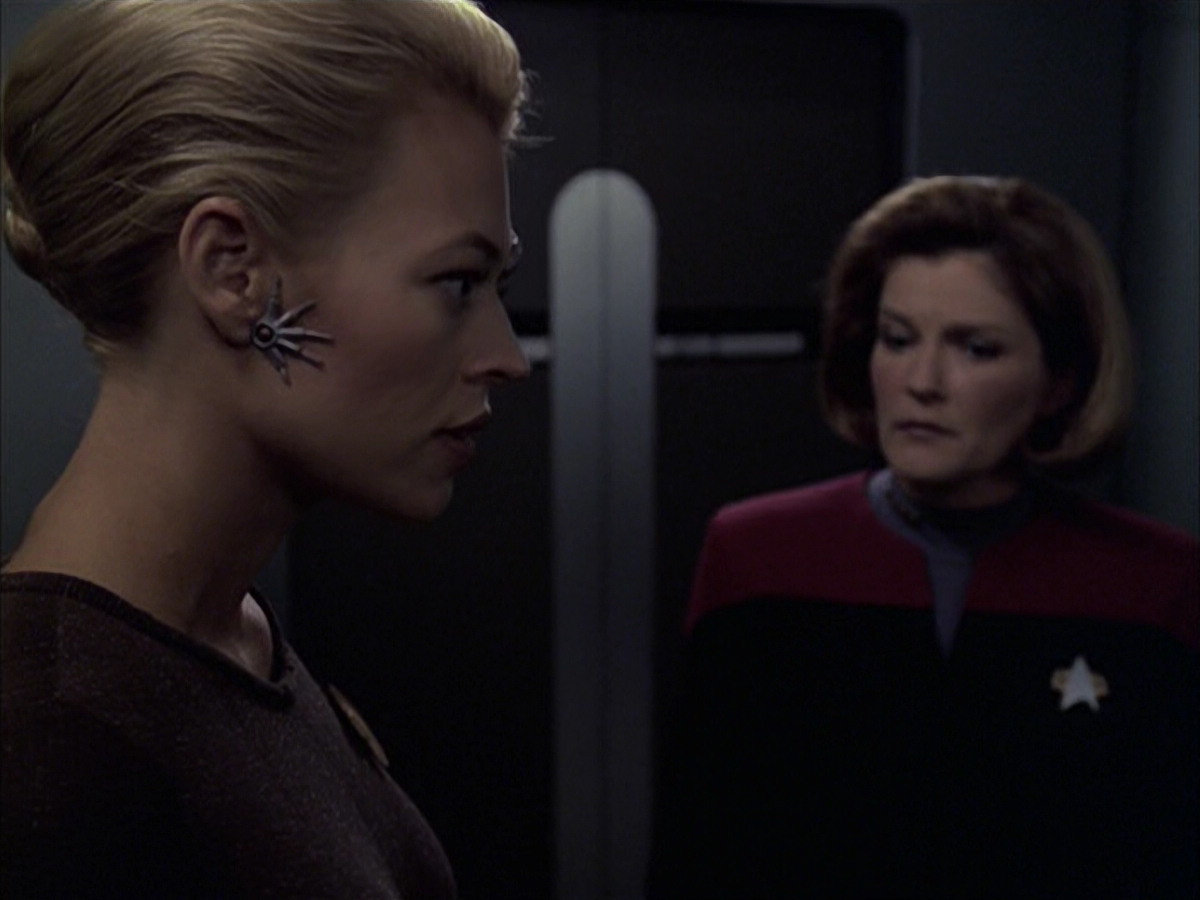 extant_StarTrek_VOY_6x09-TheVoyagerConspiracy_02418.jpg