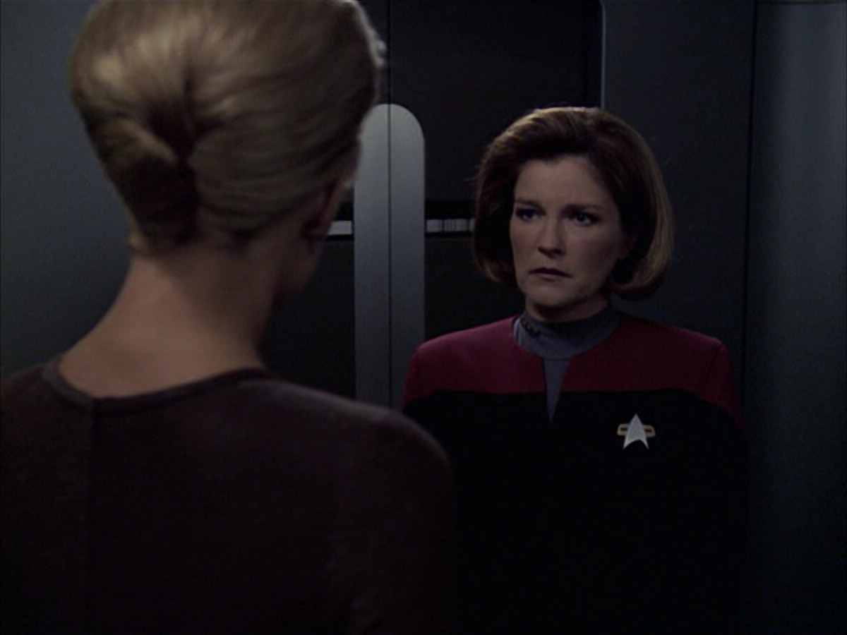 extant_StarTrek_VOY_6x09-TheVoyagerConspiracy_02441.jpg