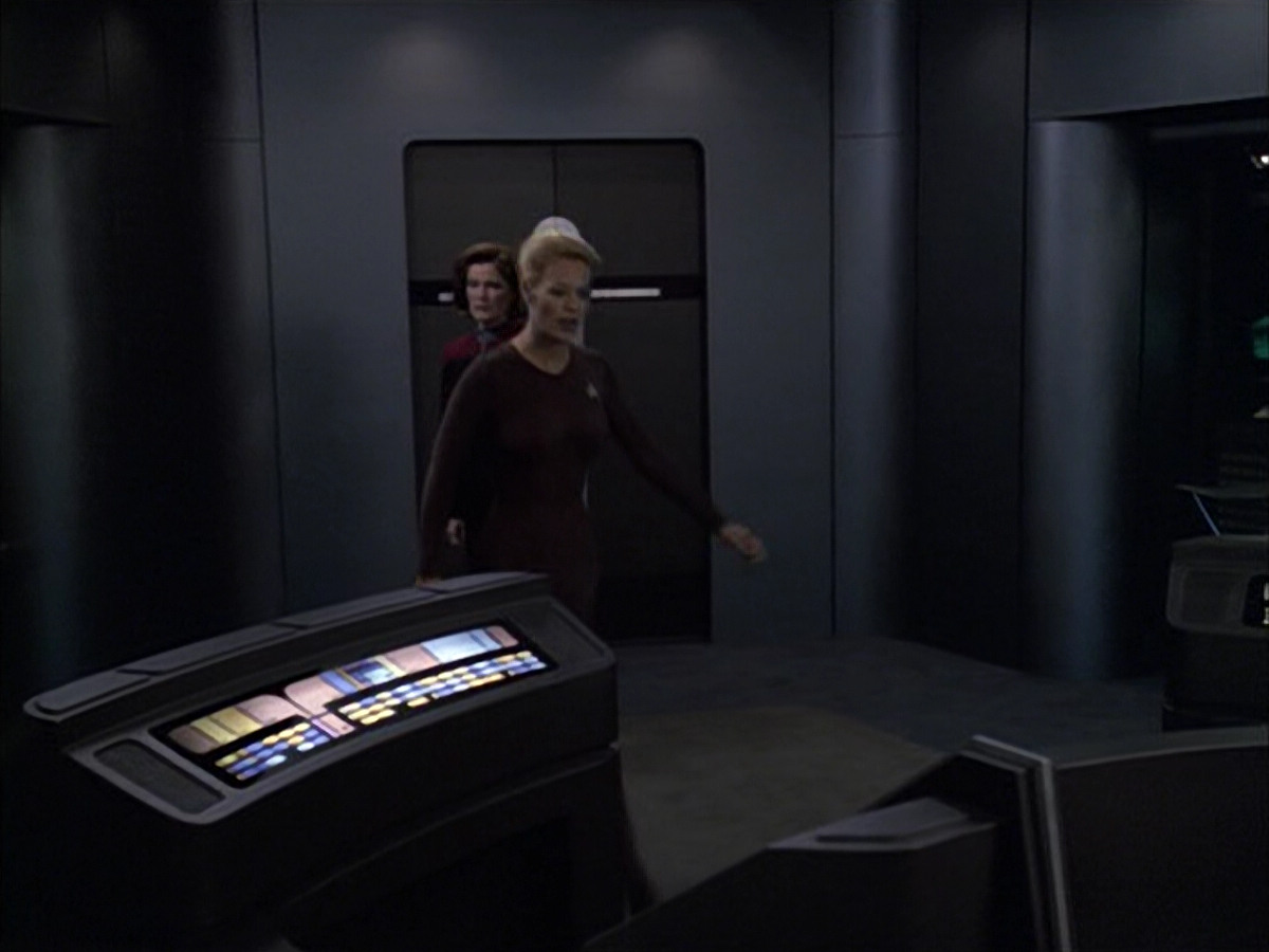 extant_StarTrek_VOY_6x09-TheVoyagerConspiracy_02458.jpg