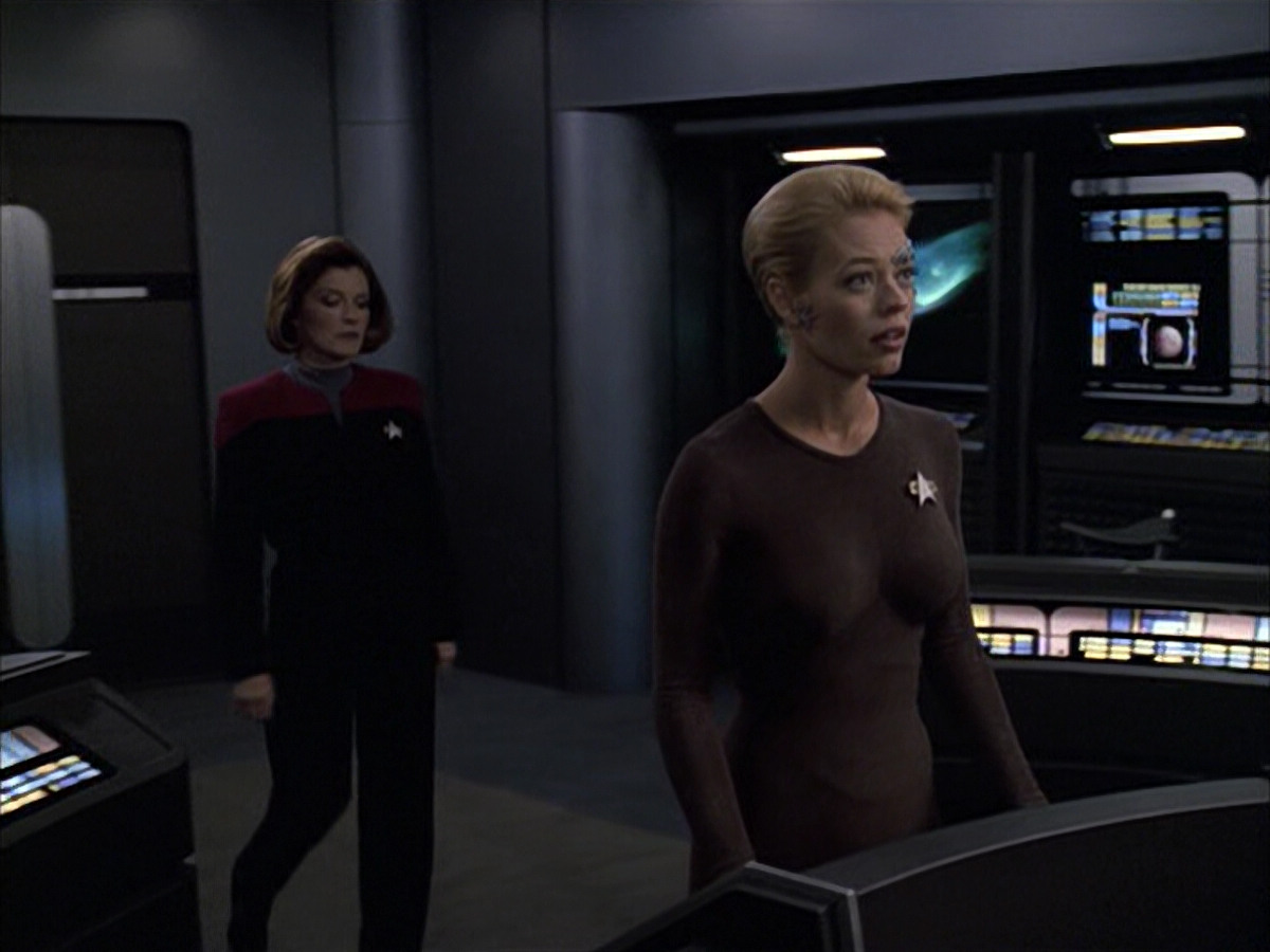 extant_StarTrek_VOY_6x09-TheVoyagerConspiracy_02461.jpg