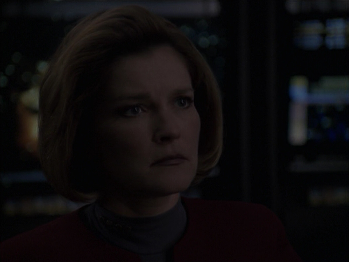 extant_StarTrek_VOY_6x09-TheVoyagerConspiracy_02716.jpg