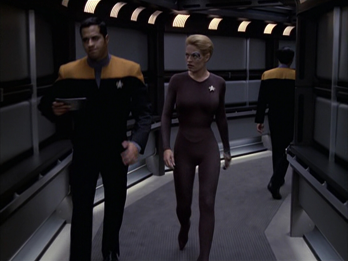 extant_StarTrek_VOY_6x09-TheVoyagerConspiracy_02728.jpg