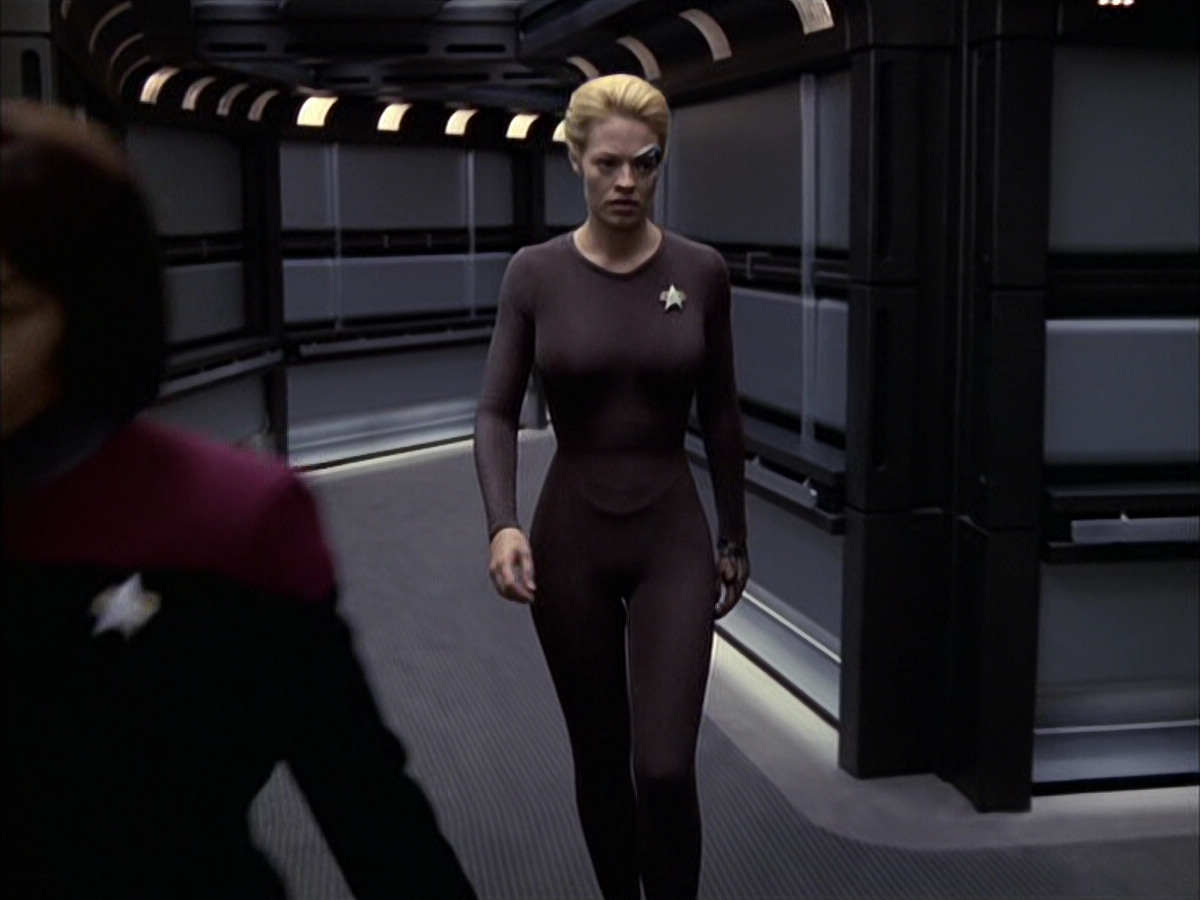 extant_StarTrek_VOY_6x09-TheVoyagerConspiracy_02732.jpg