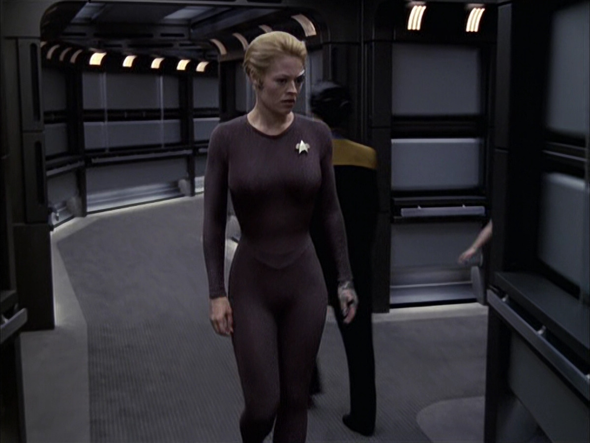 extant_StarTrek_VOY_6x09-TheVoyagerConspiracy_02734.jpg