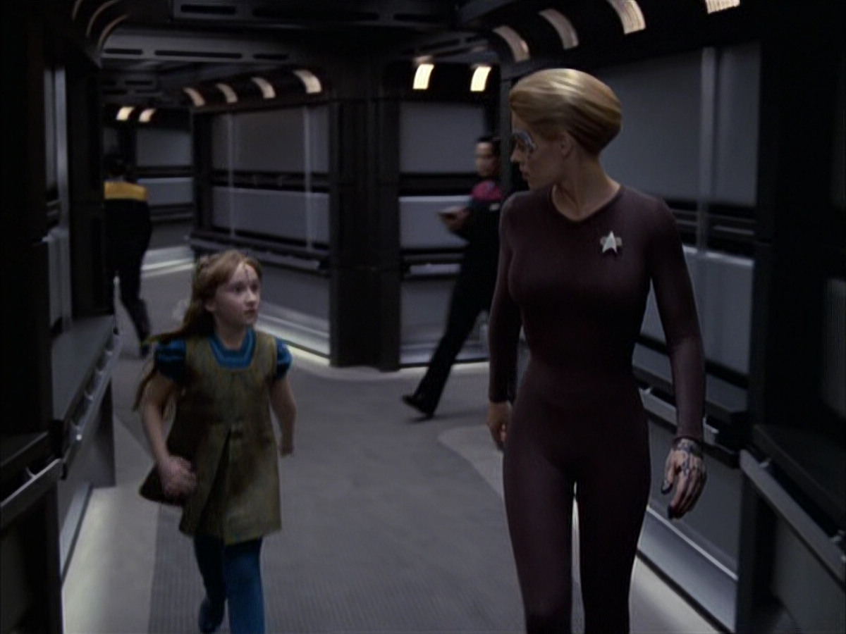 extant_StarTrek_VOY_6x09-TheVoyagerConspiracy_02737.jpg