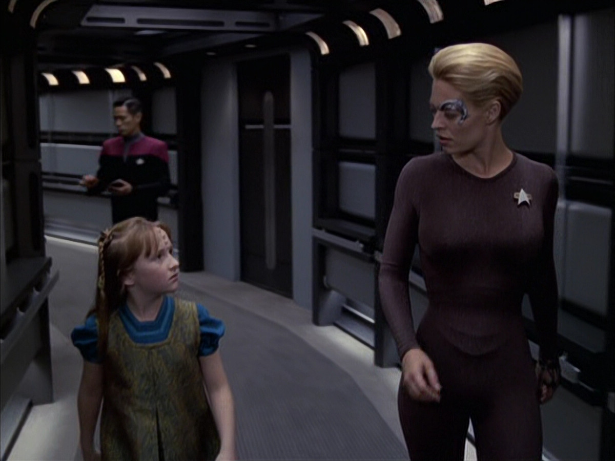 extant_StarTrek_VOY_6x09-TheVoyagerConspiracy_02745.jpg