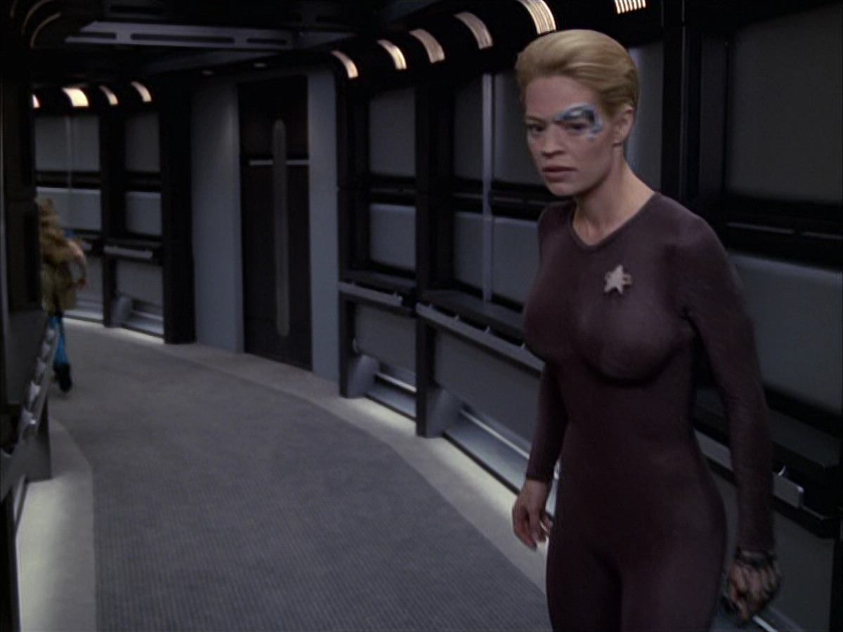 extant_StarTrek_VOY_6x09-TheVoyagerConspiracy_02775.jpg