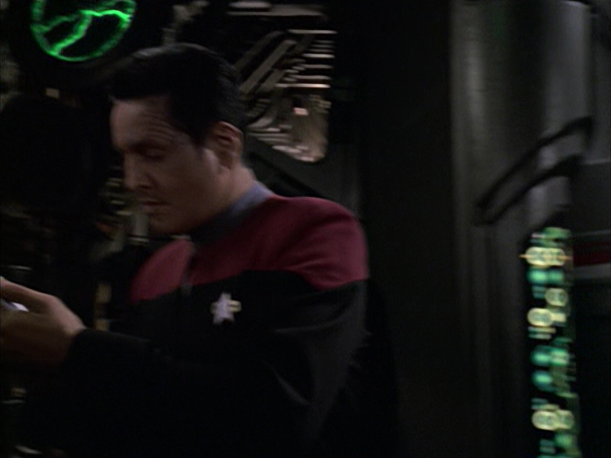 extant_StarTrek_VOY_6x09-TheVoyagerConspiracy_02780.jpg