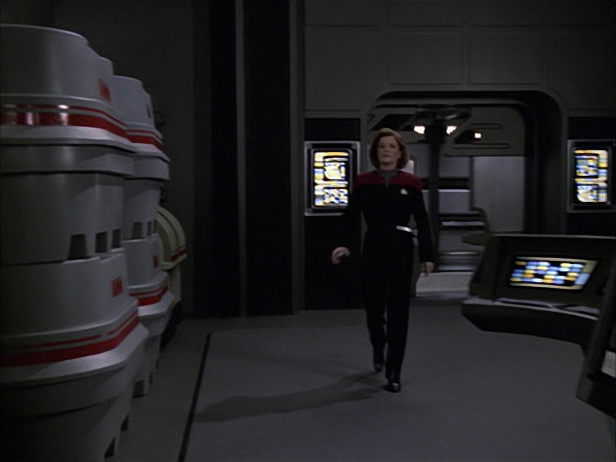 extant_StarTrek_VOY_6x09-TheVoyagerConspiracy_02782.jpg