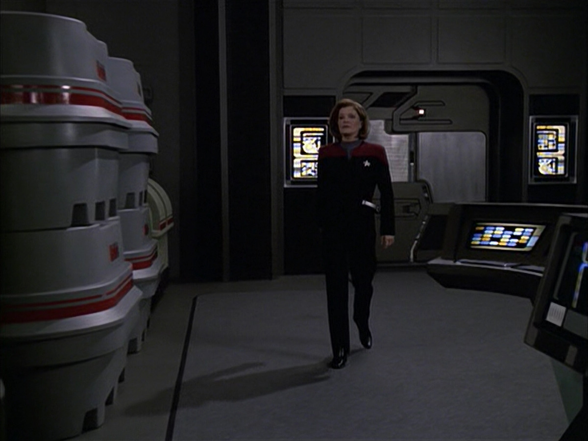 extant_StarTrek_VOY_6x09-TheVoyagerConspiracy_02783.jpg