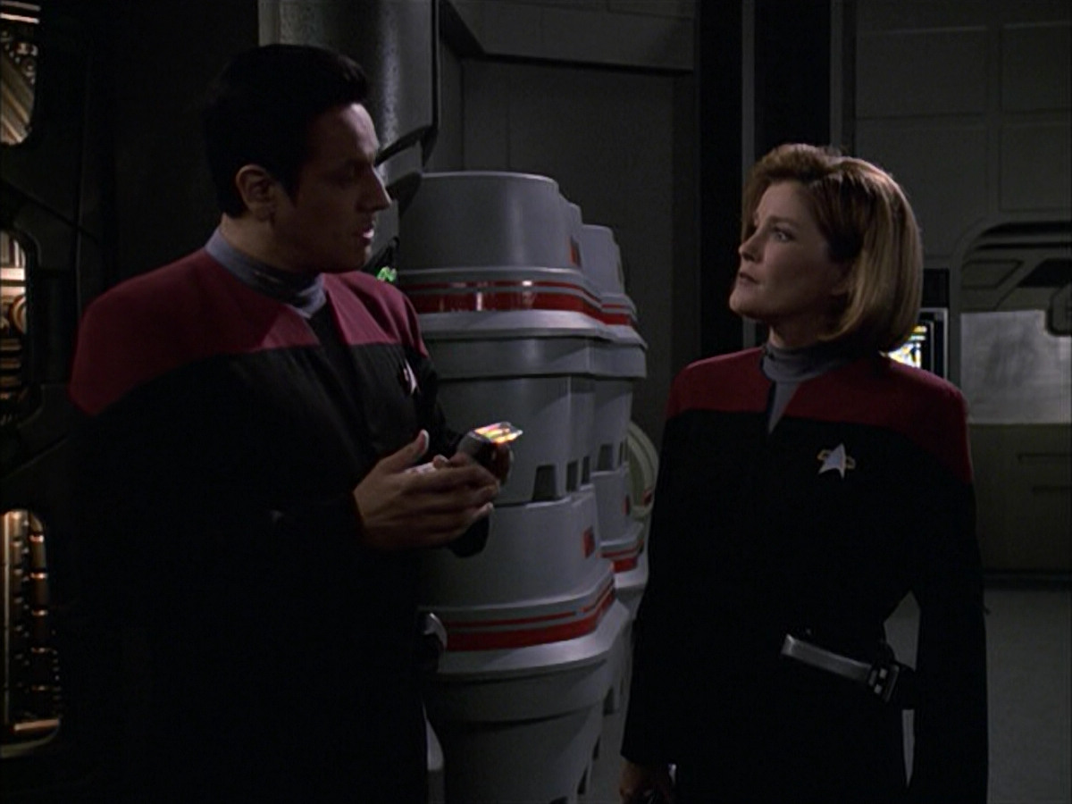 extant_StarTrek_VOY_6x09-TheVoyagerConspiracy_02798.jpg