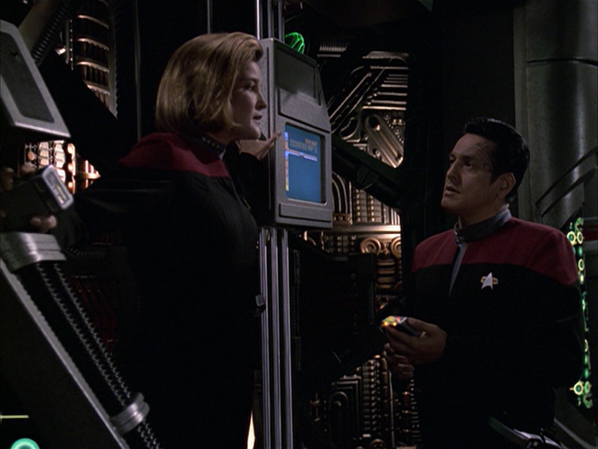 extant_StarTrek_VOY_6x09-TheVoyagerConspiracy_02825.jpg