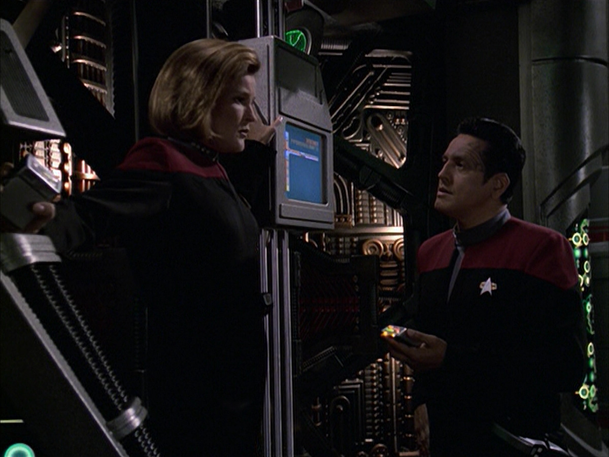 extant_StarTrek_VOY_6x09-TheVoyagerConspiracy_02831.jpg