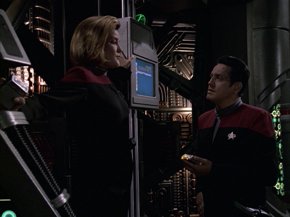 extant_StarTrek_VOY_6x09-TheVoyagerConspiracy_02832.jpg