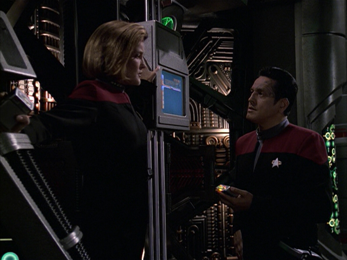 extant_StarTrek_VOY_6x09-TheVoyagerConspiracy_02833.jpg
