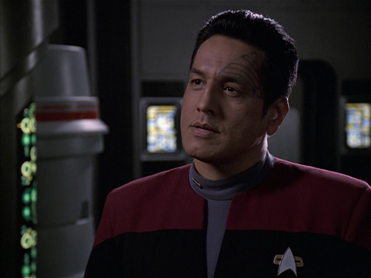 extant_StarTrek_VOY_6x09-TheVoyagerConspiracy_02864.jpg