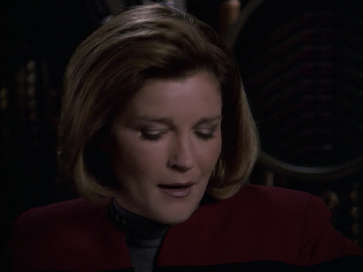 extant_StarTrek_VOY_6x09-TheVoyagerConspiracy_02905.jpg