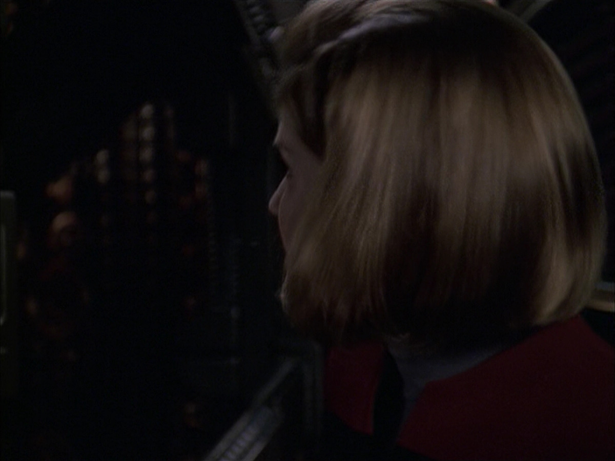 extant_StarTrek_VOY_6x09-TheVoyagerConspiracy_02913.jpg