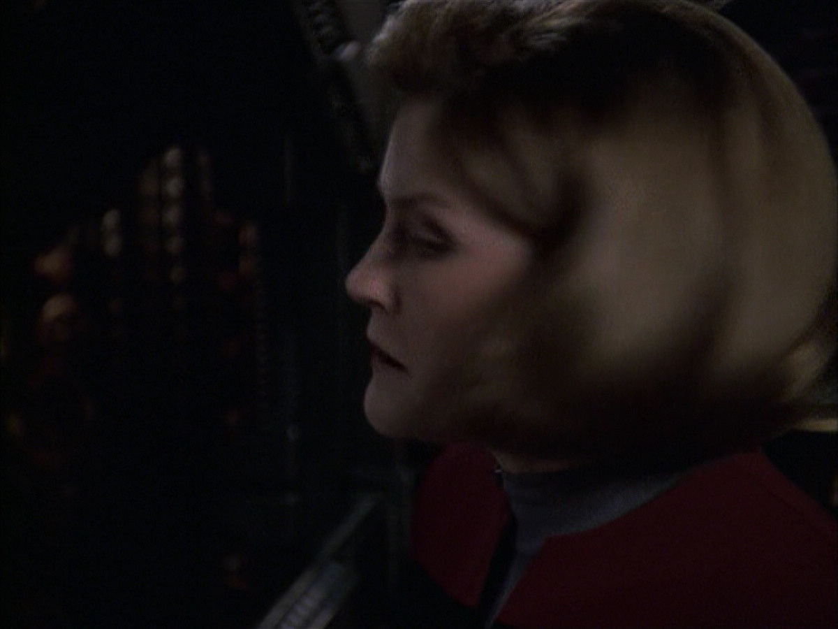 extant_StarTrek_VOY_6x09-TheVoyagerConspiracy_02915.jpg