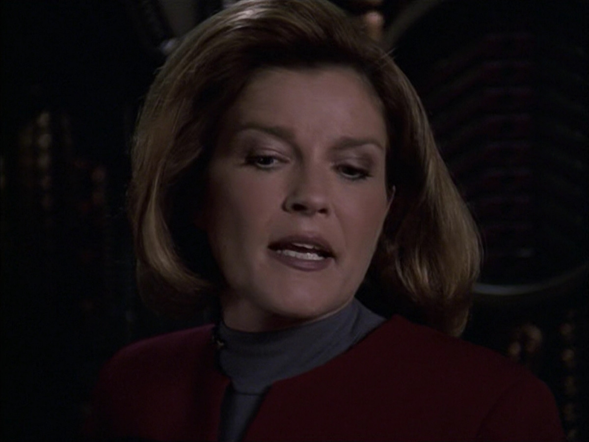 extant_StarTrek_VOY_6x09-TheVoyagerConspiracy_02917.jpg